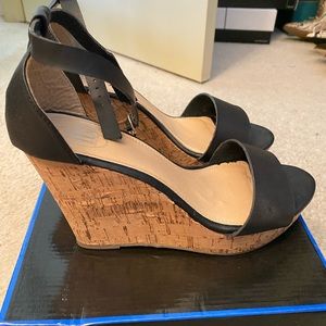 CARRINI / ANKLE STRAP WEDGE SANDAL / SIZE: 9 / COLOR: BLACK